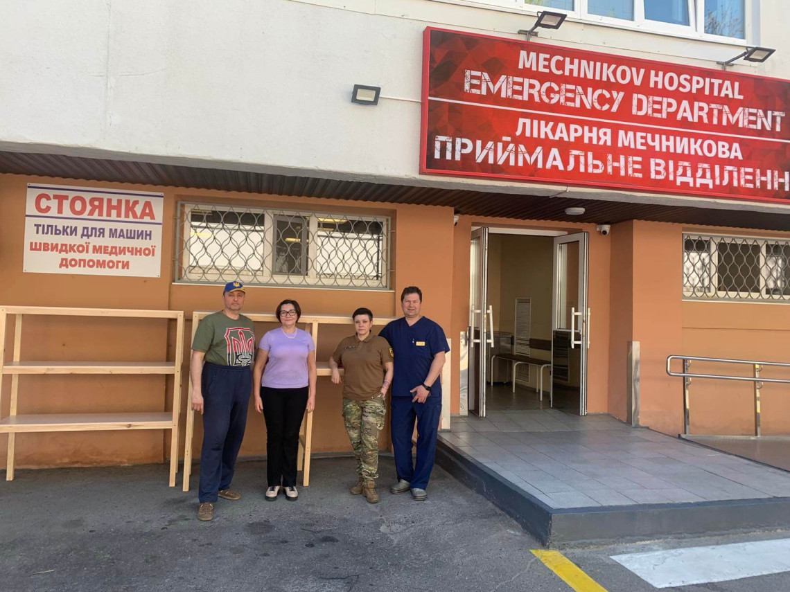 Волонтерская деятельность. Стеллажи для больницы